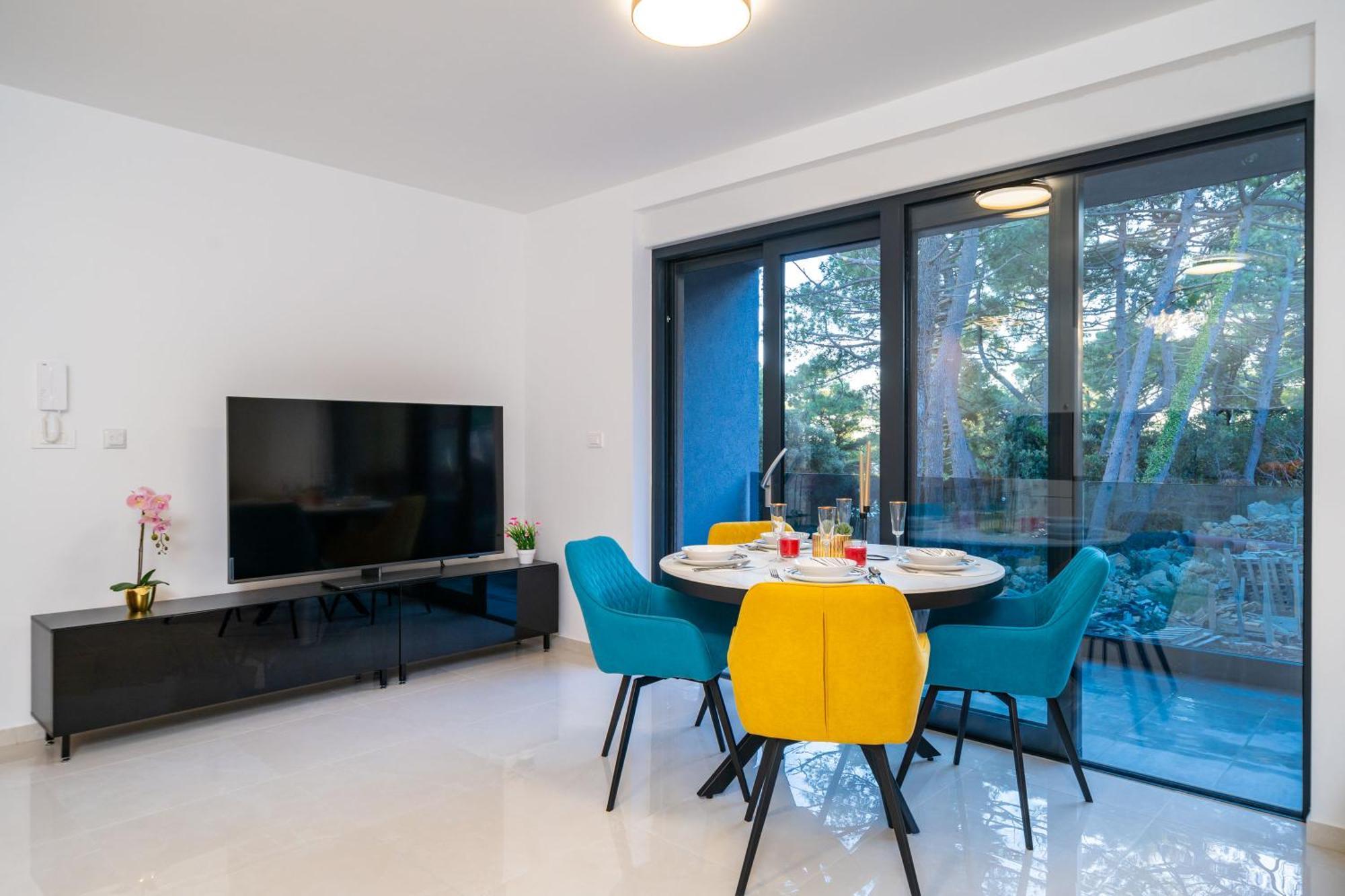 Centre Luxury Apartment *