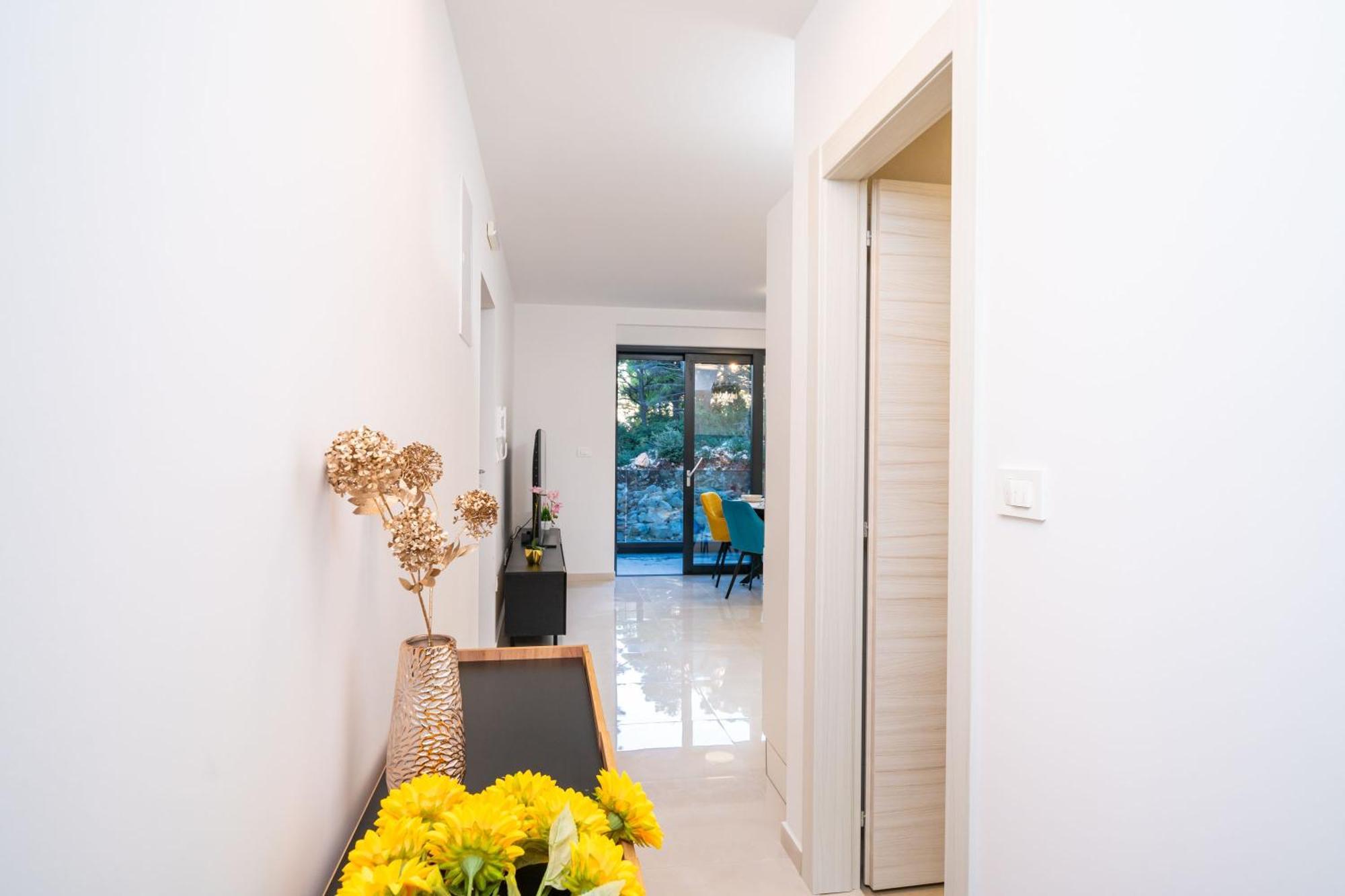 Centre Luxury Apartment *
